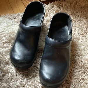 Dansko black leather clogs 37
